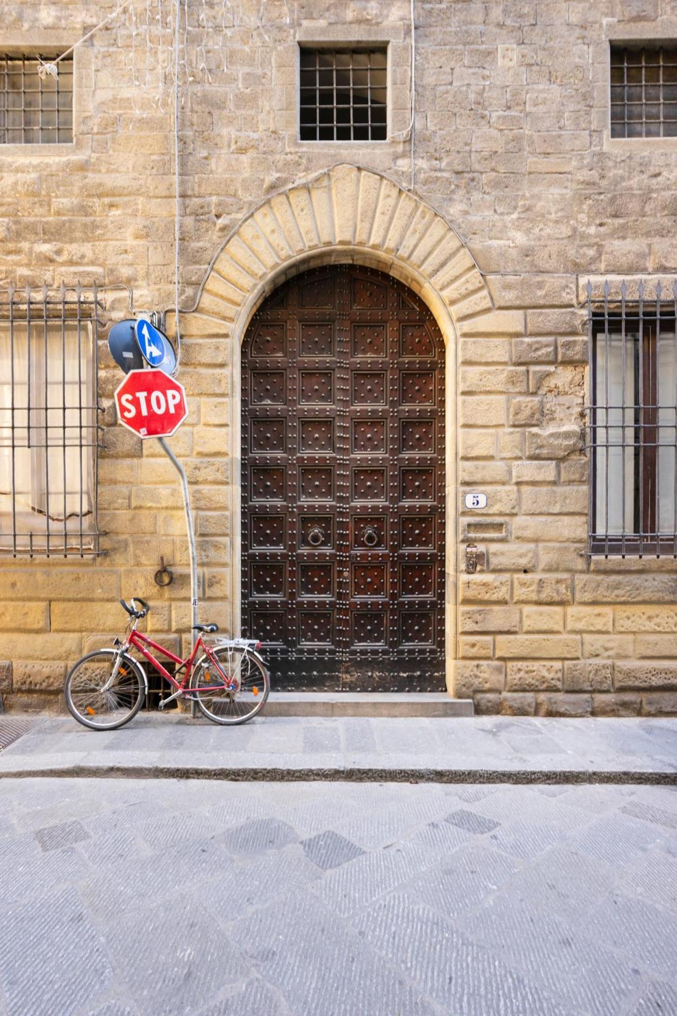 Appartamento Ponte Vecchio Con Posto Auto Su Richiesta ฟลอเรนซ์ ภายนอก รูปภาพ