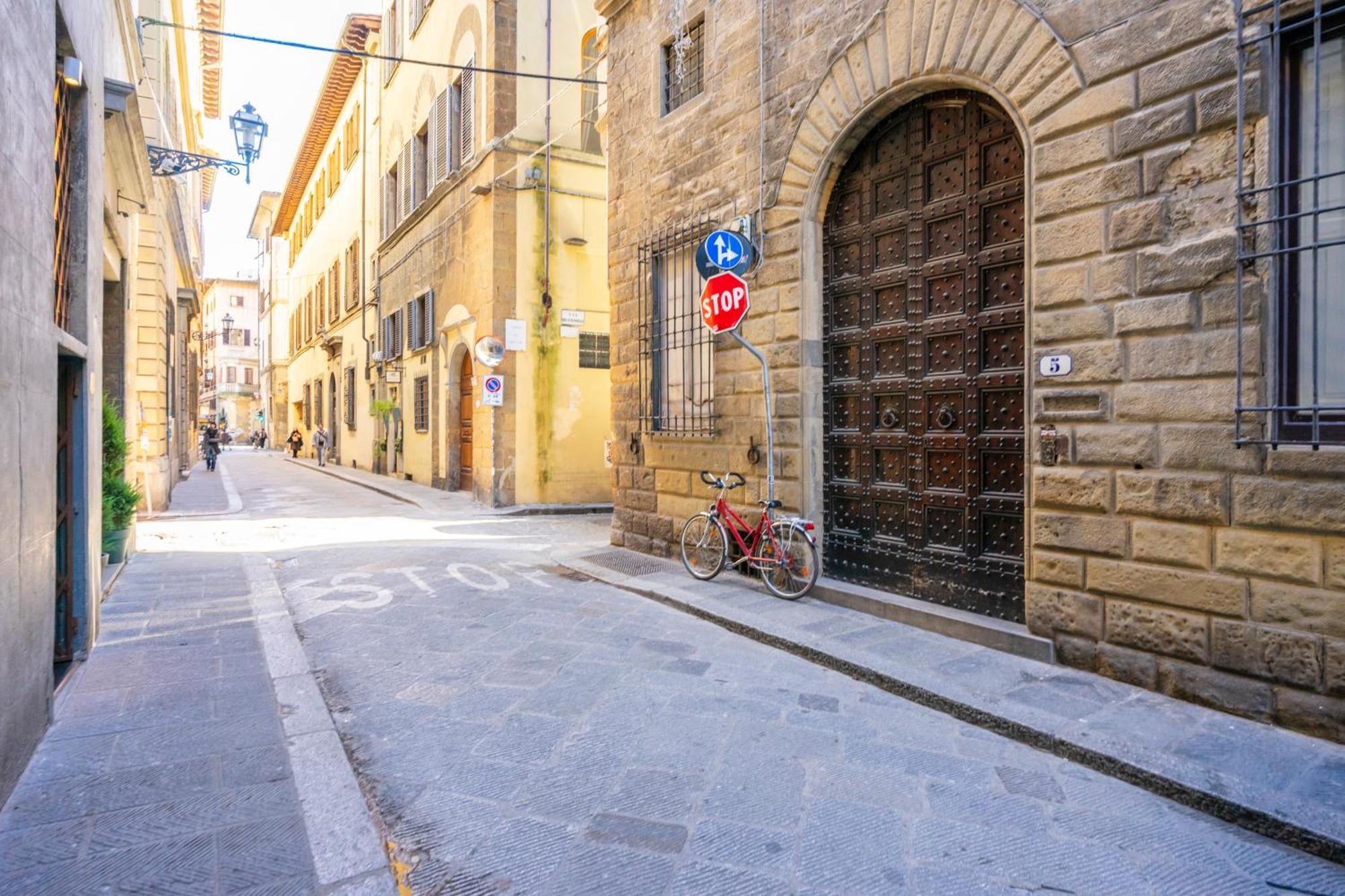 Appartamento Ponte Vecchio Con Posto Auto Su Richiesta ฟลอเรนซ์ ภายนอก รูปภาพ