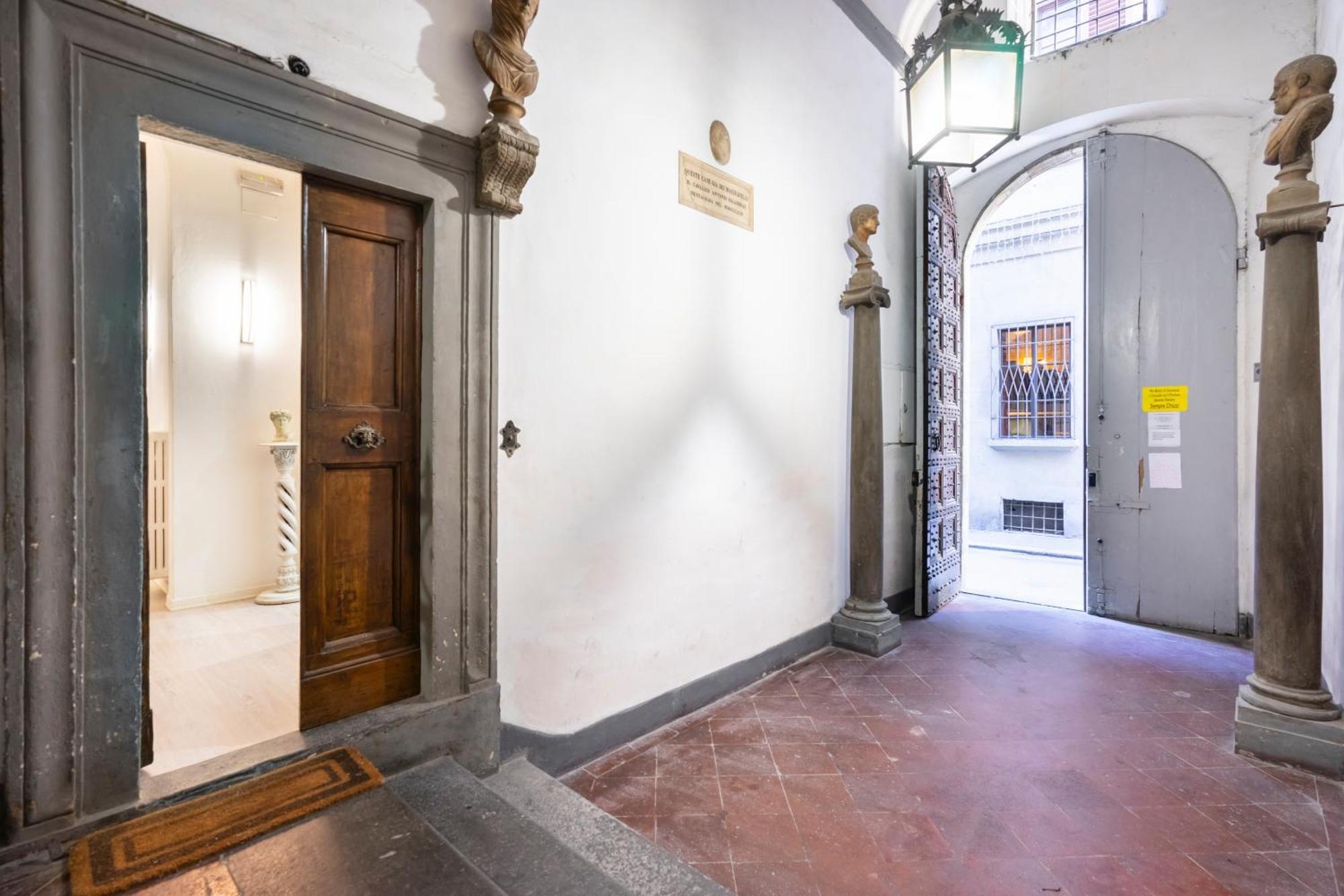 Appartamento Ponte Vecchio Con Posto Auto Su Richiesta ฟลอเรนซ์ ภายนอก รูปภาพ